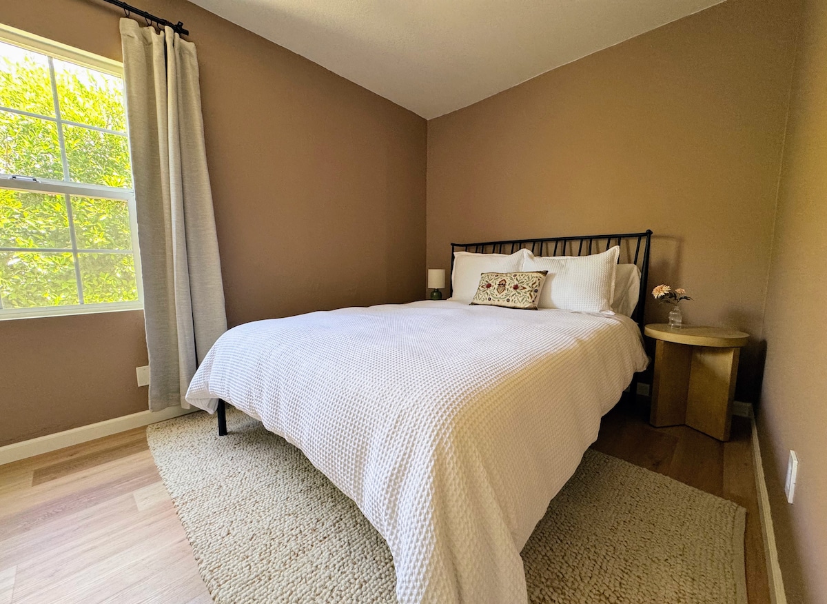 Third bedroom with a queen bed